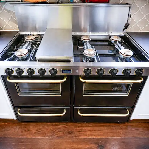 Technician providing FiveStar range repair in Los Angeles